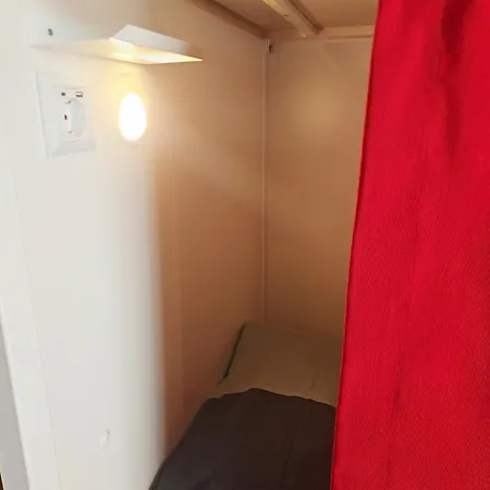 Cloud 9 Ostello Lagos